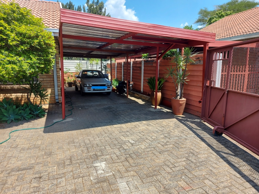 16 Bedroom Property for Sale in Oos Einde North West